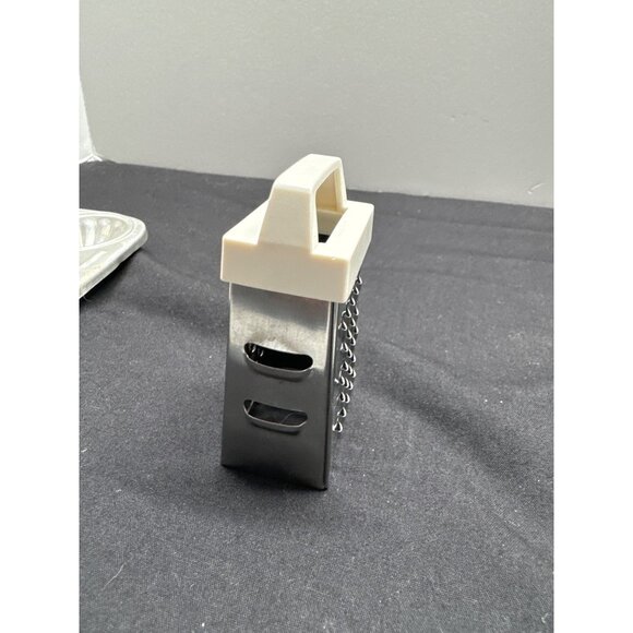 Miniature 2" Cheese Grater & Vintage Aluminum Mini Daisy Cupcake Pan Baking Toy - Picture 10 of 11